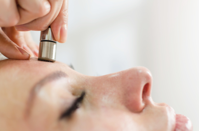 Microdermabrasion à Montréal | Zena Esthétique